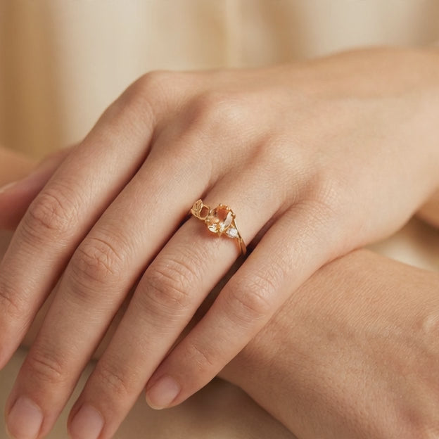 Anillo de Oro 14k Piedra Naranja con Pequeña Hoja mod. 11154