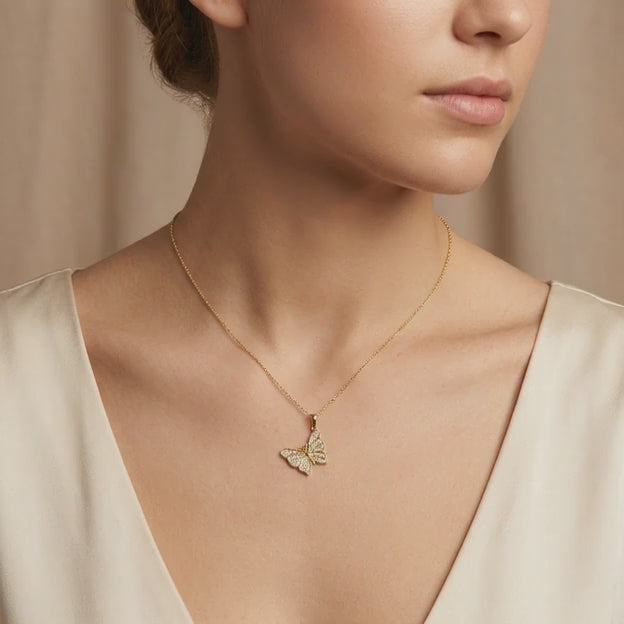 Dije de Oro 14k Mariposa Elegante Detallada con Incrustación Especial de Zirconias Finas mod. 10805
