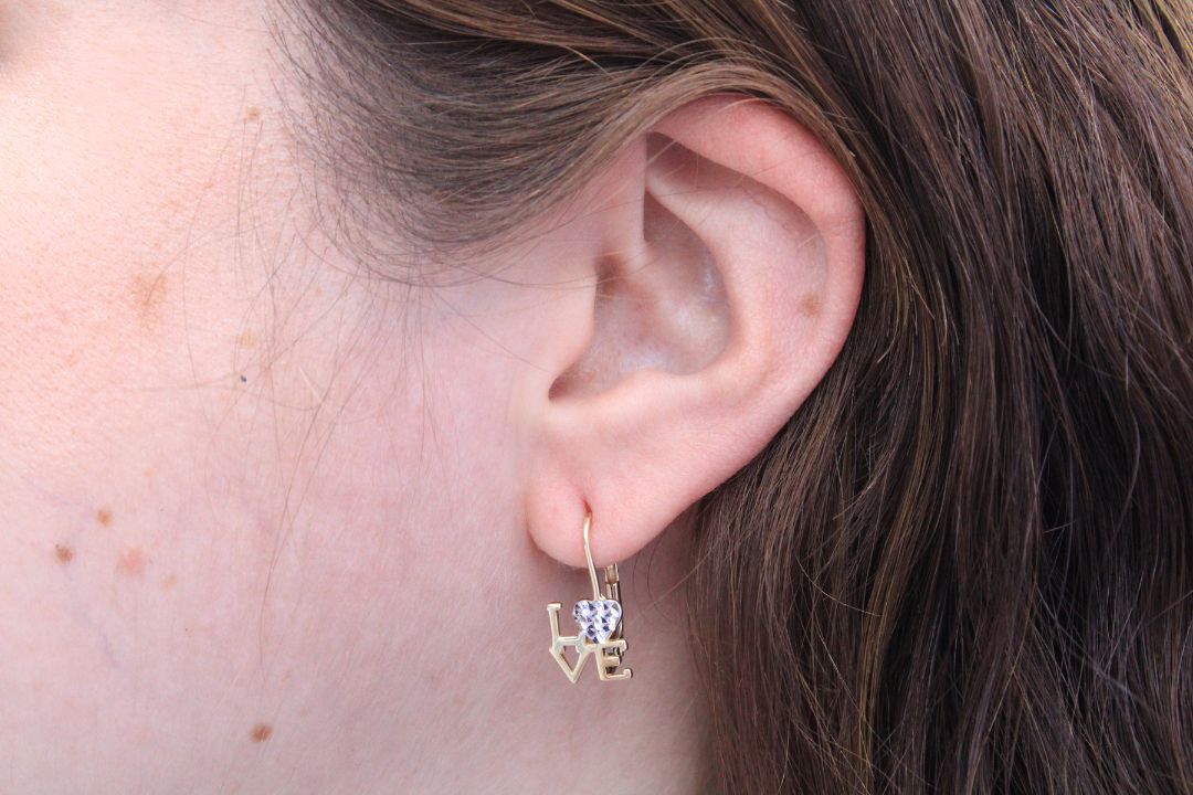 Arete de Patente LOVE con Diamantado Blanco mod. 1498